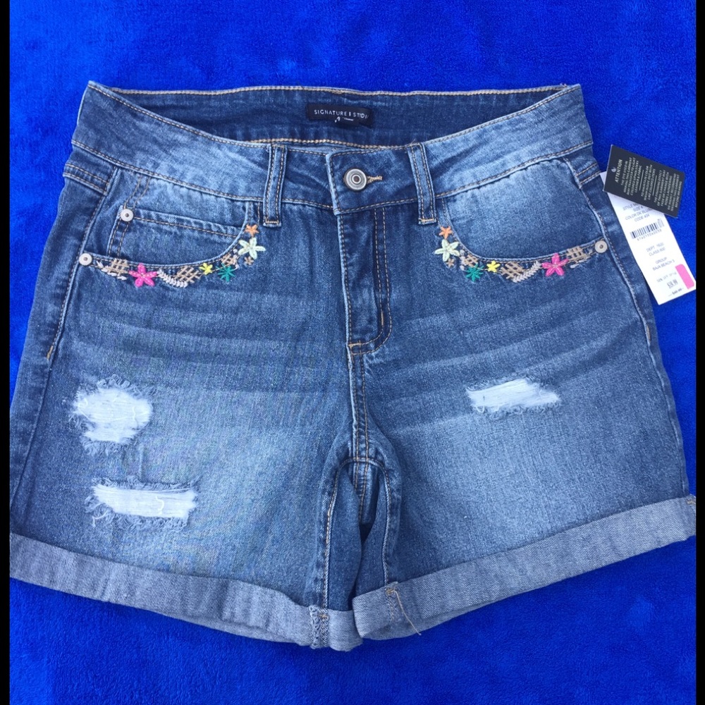 Signature Studios Shorts - Sz 4 - NWT